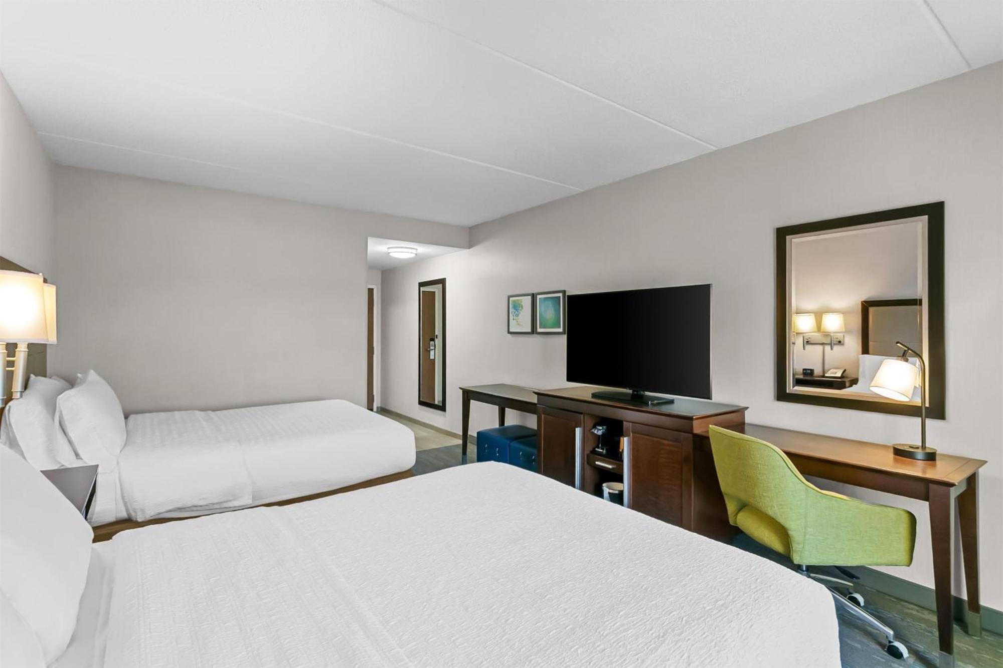 Hampton & Baltimore/woodlawn Hotel