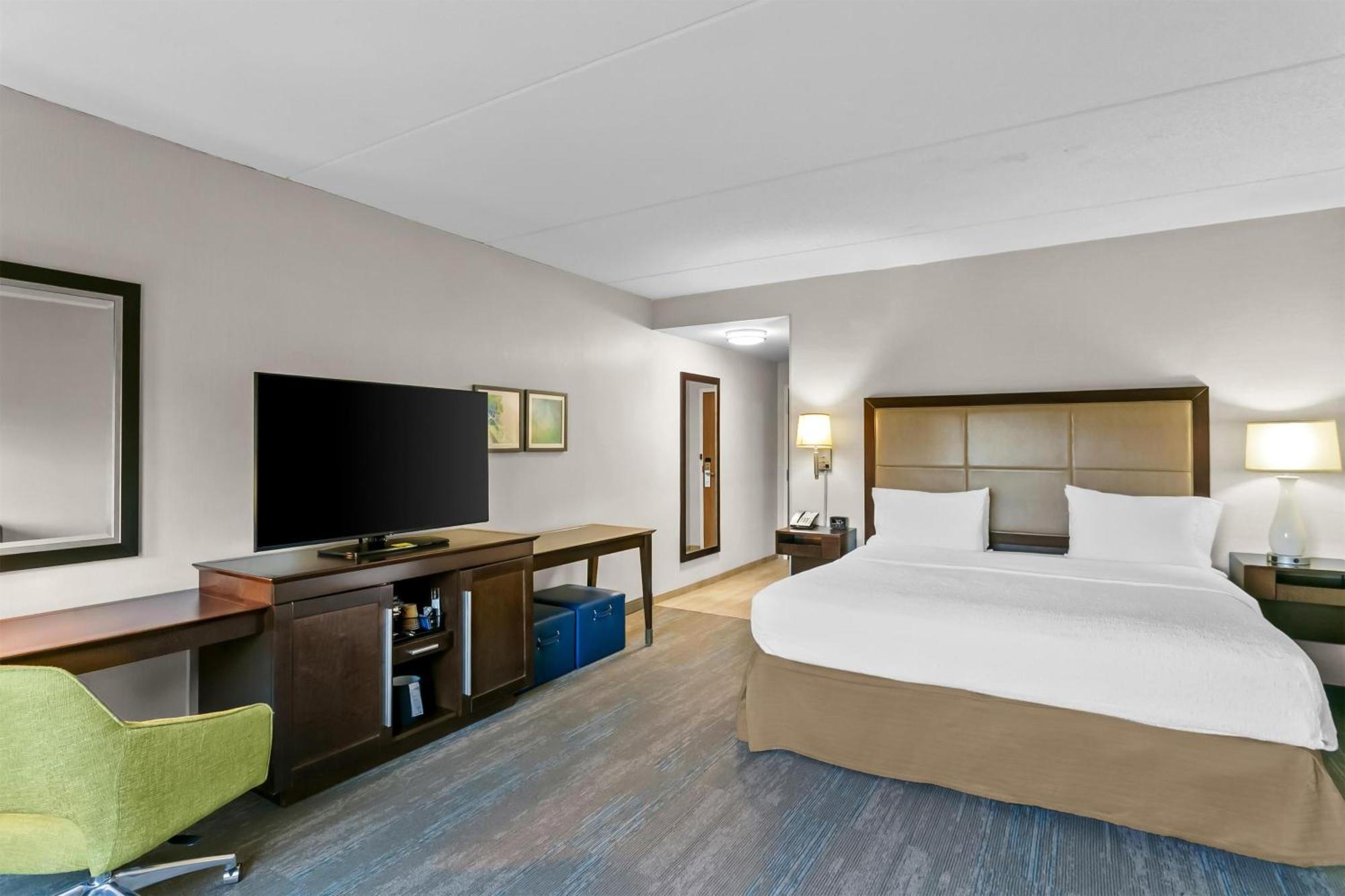 Hampton & Baltimore/woodlawn Hotel 3*