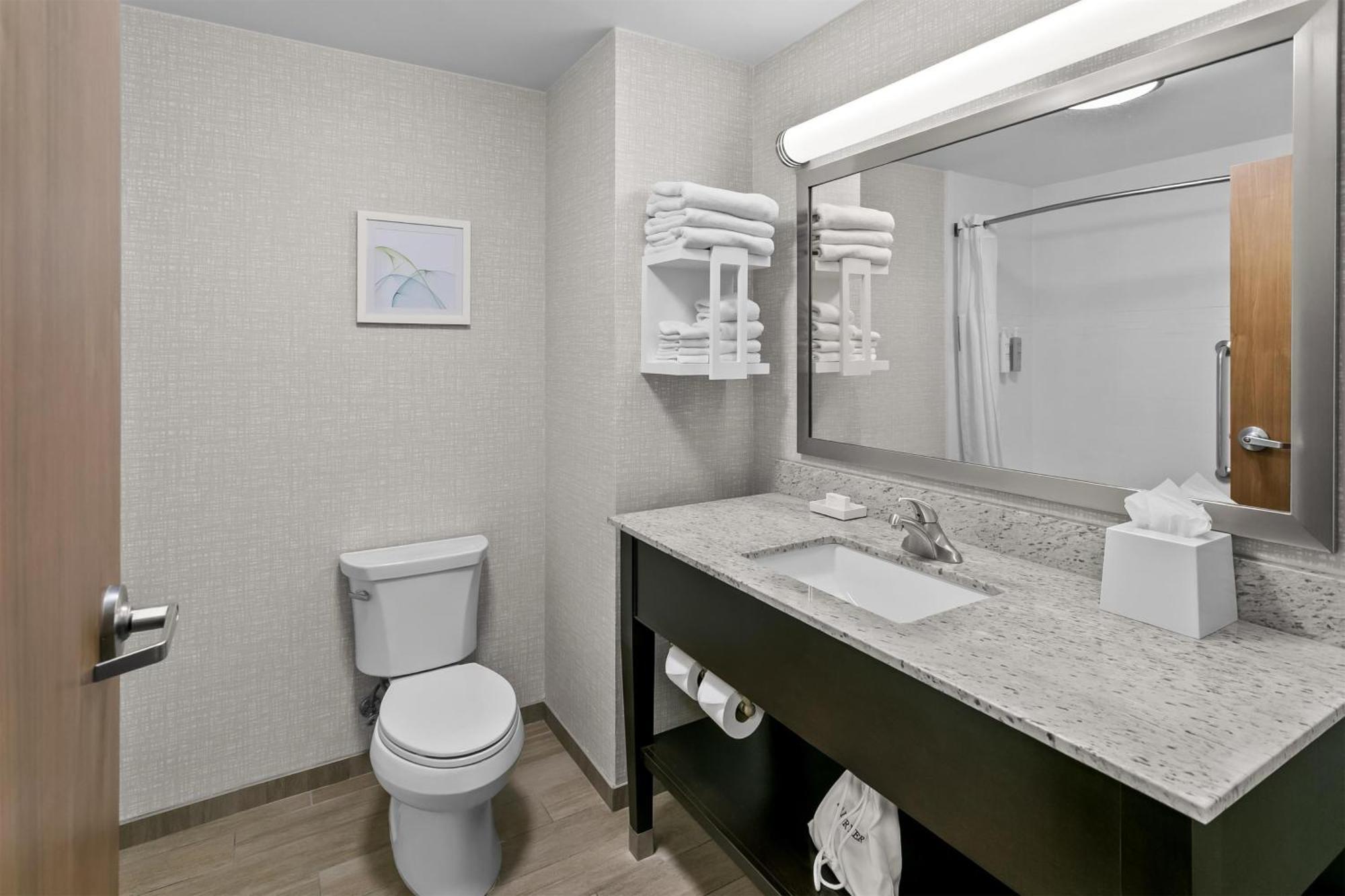 Hampton & Baltimore/woodlawn Hotel 3*