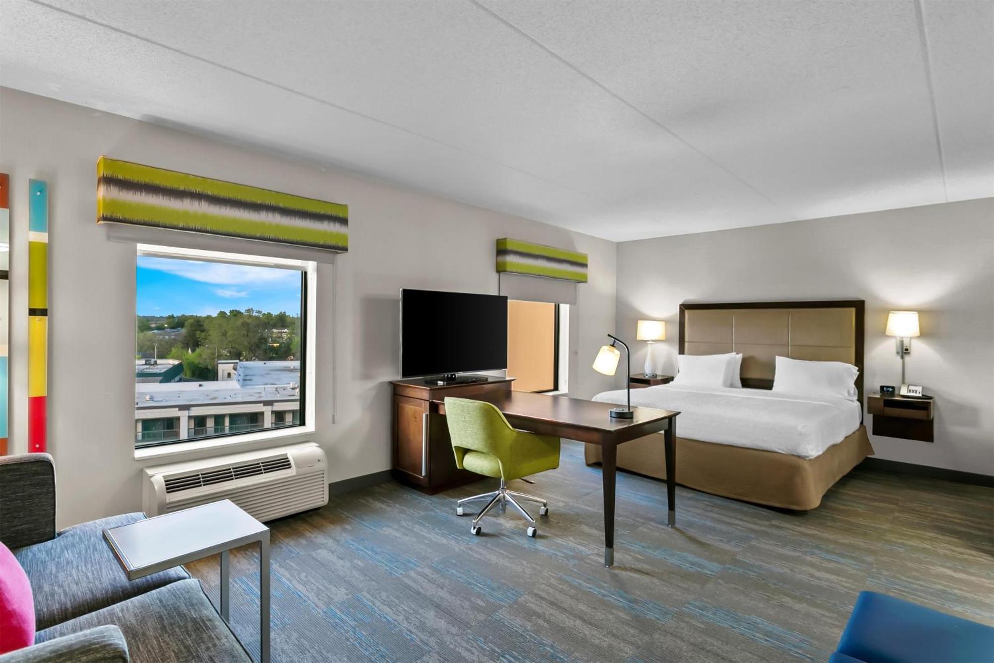 Hampton & Baltimore/woodlawn Hotel