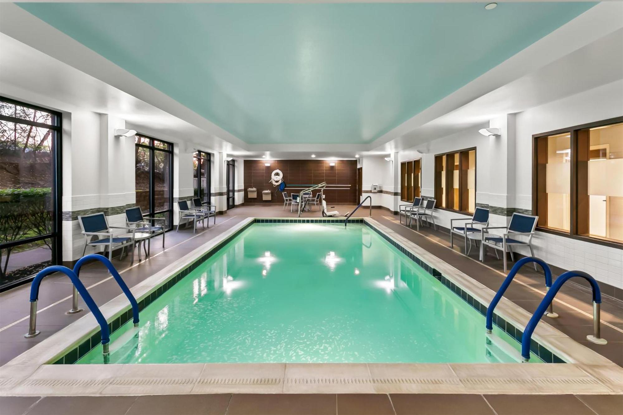 Hampton & Baltimore/woodlawn Hotel Woodlawn